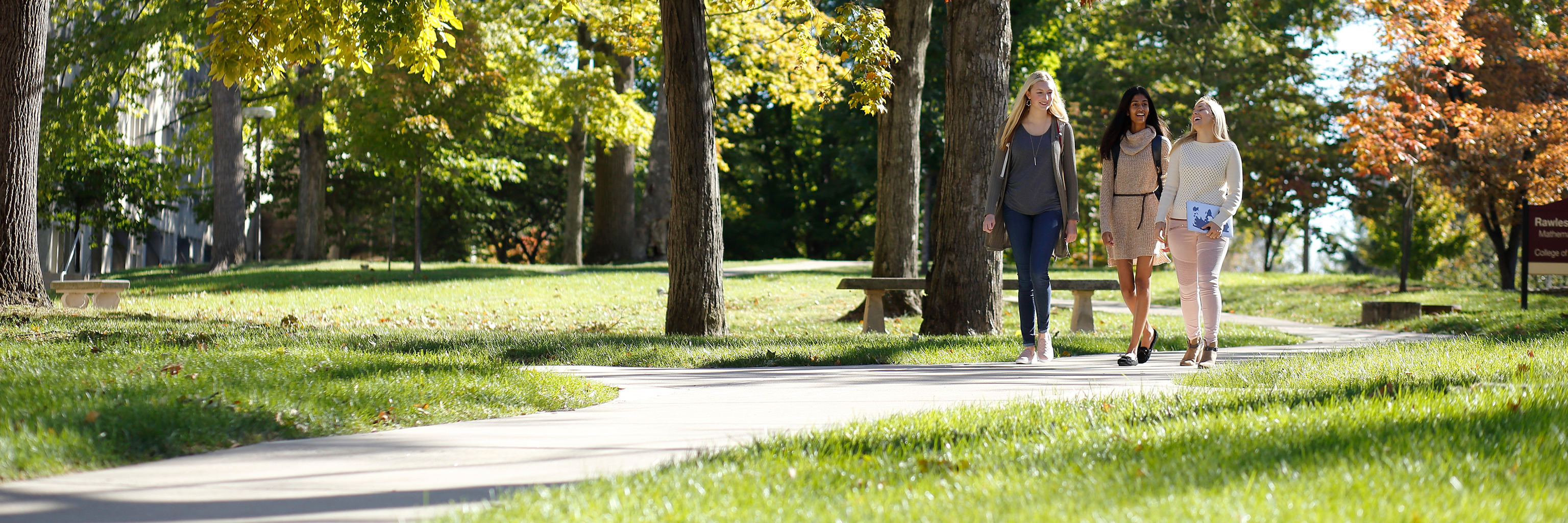 Students walking through the scenic Indiana University Bloomington campus. 